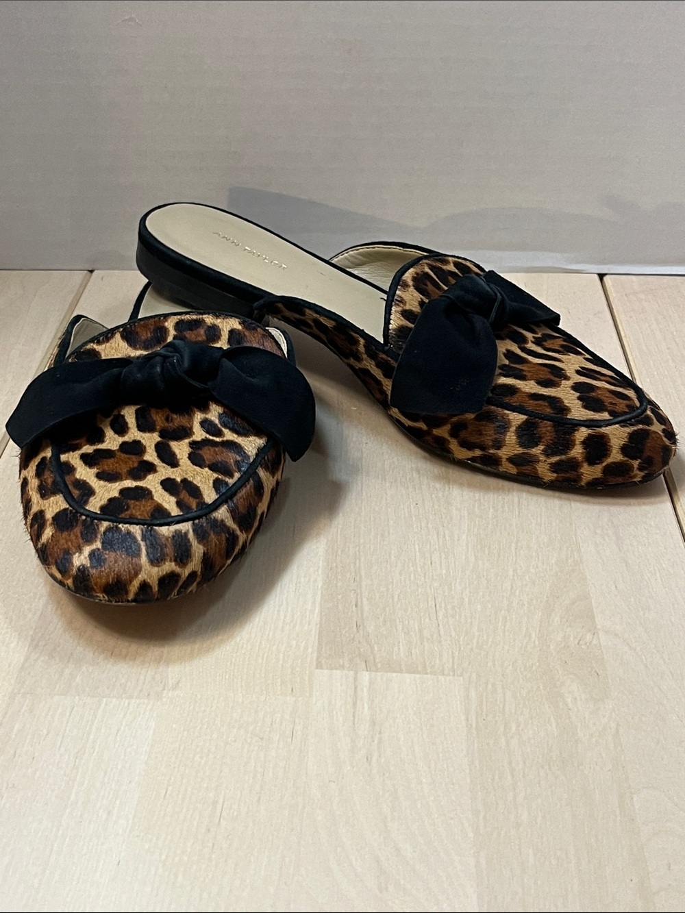 Ann Taylor Leopard Print Dyed Calf Fur Mules Slideswith Black Bow Women’s Sz 8